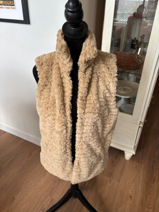 Mixit Jackets & Blazers - Mixit Tan Faux Fur Vest Hook and Eye Closure EUC S/M